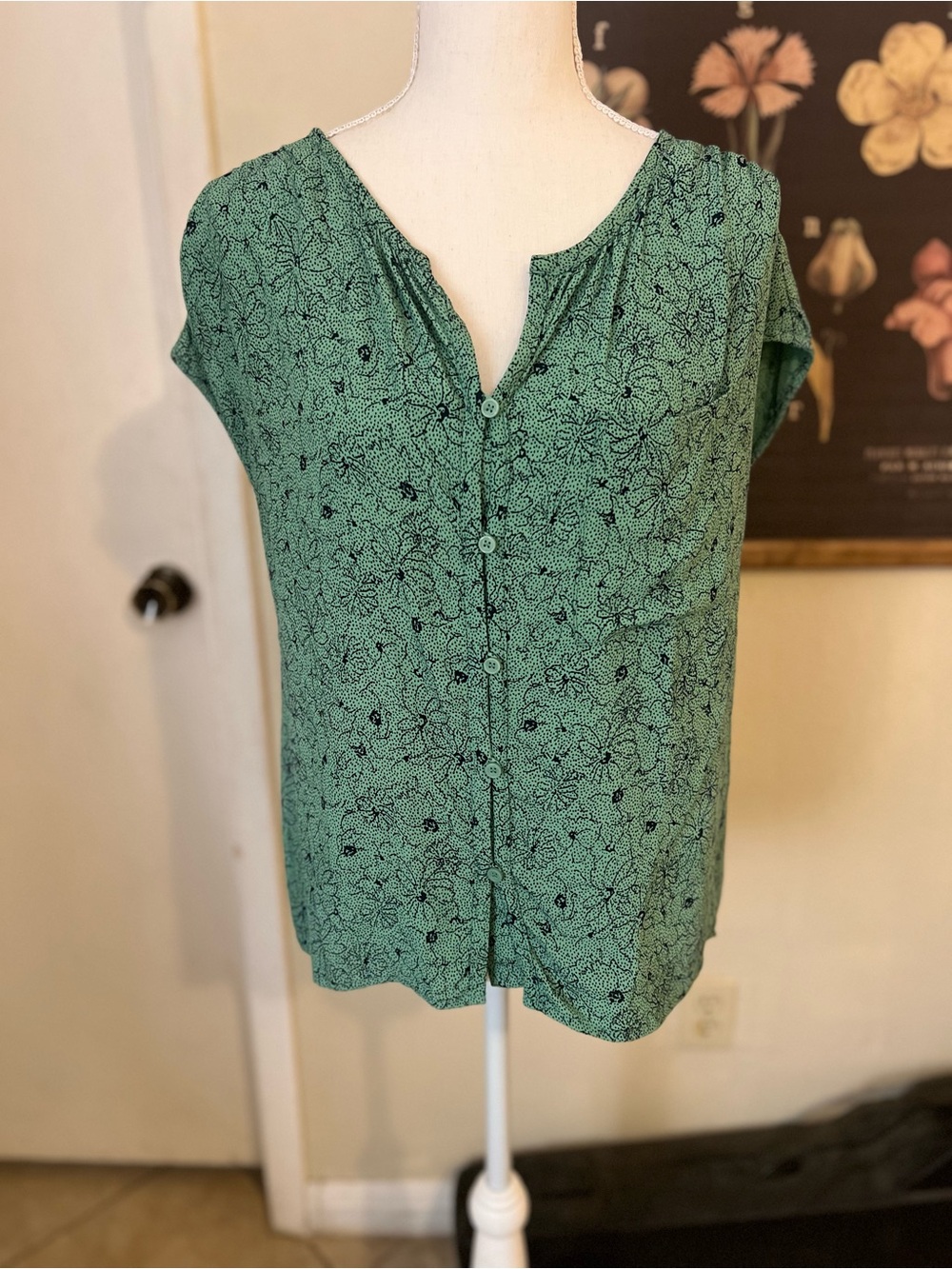 Treasure & Bond Green Floral Button-Front Top